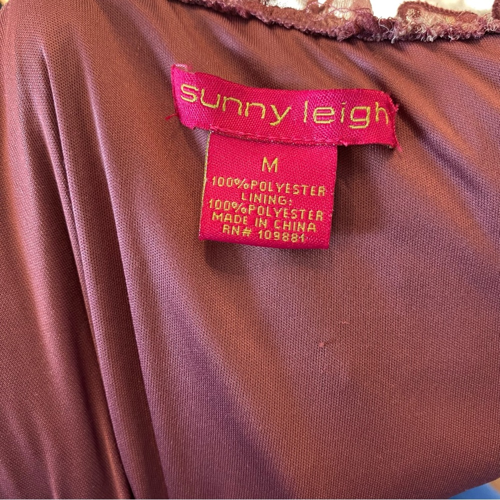 Sunny Leigh Floral V Neck Ruffled Dress Size Small - Picture 10 of 10